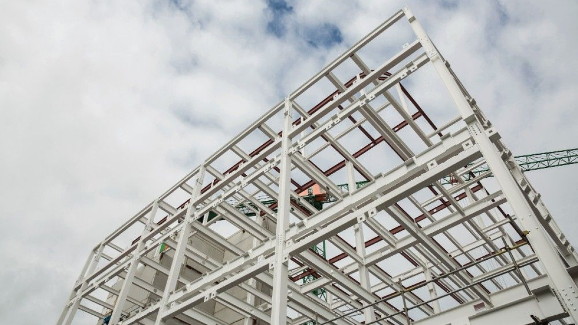 Steel vs. RCC in Non-Industrial Buildings: A Comparative Analysis